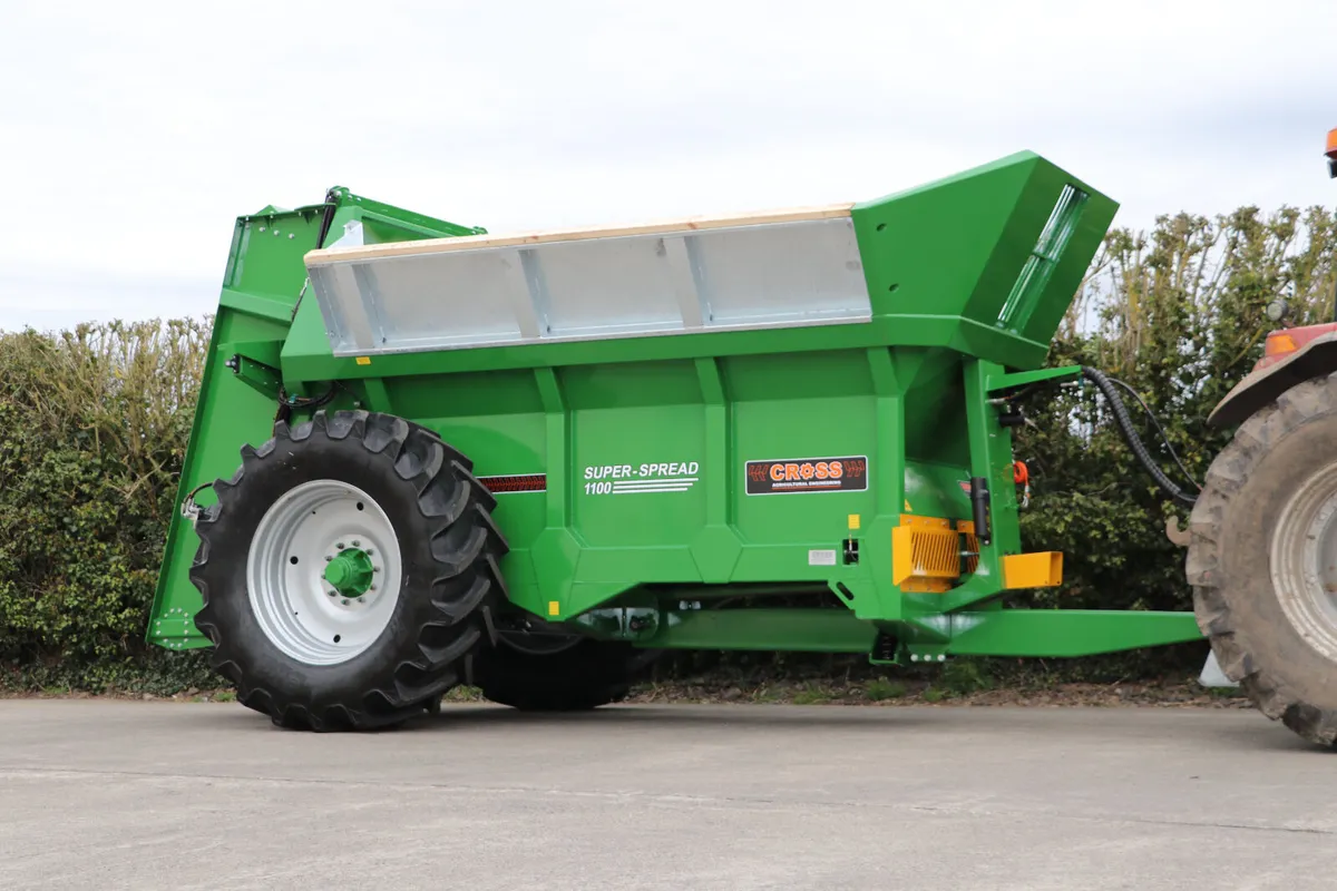 Cross 1100 Muck Spreader - Image 1