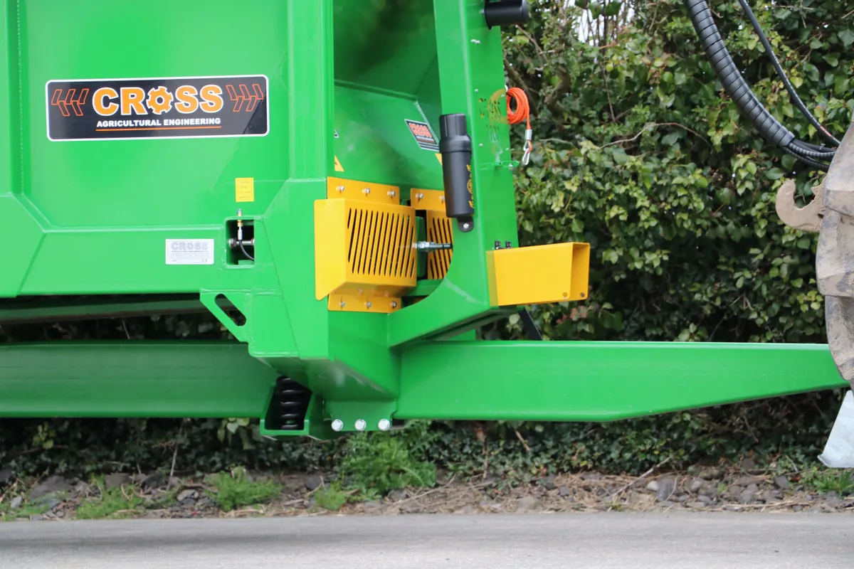 Cross 1100 Muck Spreader - Image 4