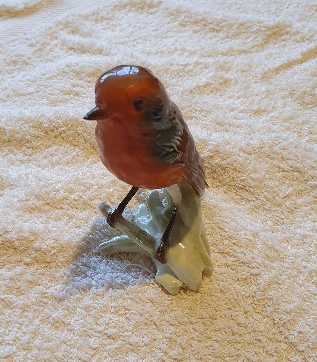 Vintage Goebel Porcelain Robin bird figurine - Image 1