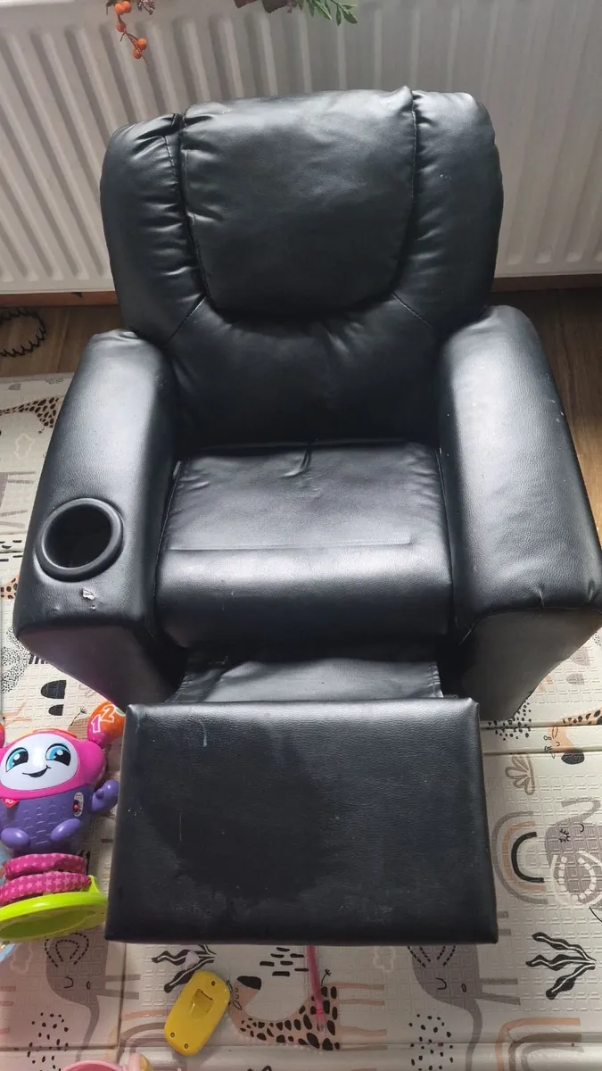 Kids black recliner chair - Image 1