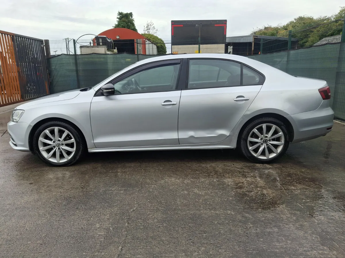 2016 VW Jetta TDI Light Damage - Image 2