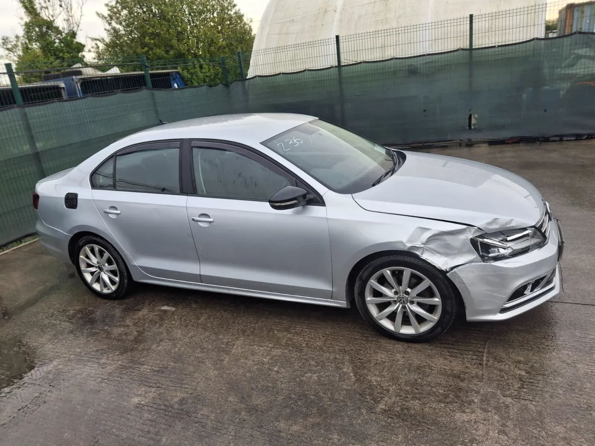2016 VW Jetta TDI Light Damage - Image 3