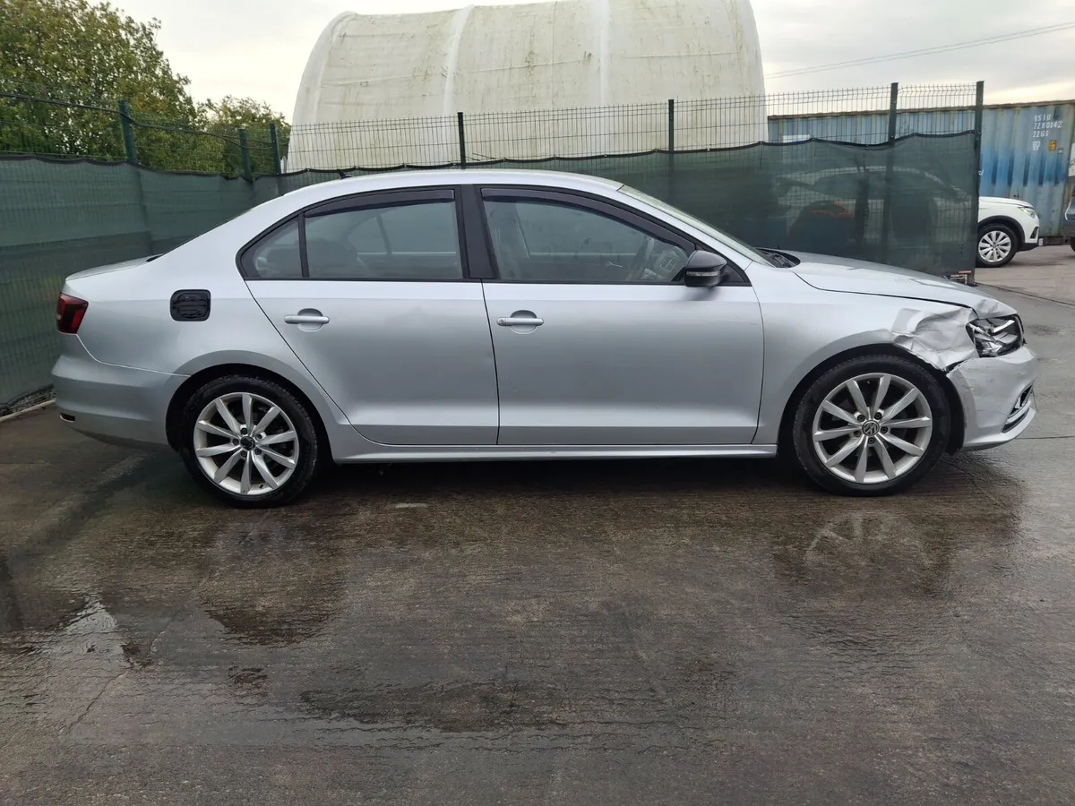 2016 VW Jetta TDI Light Damage - Image 4
