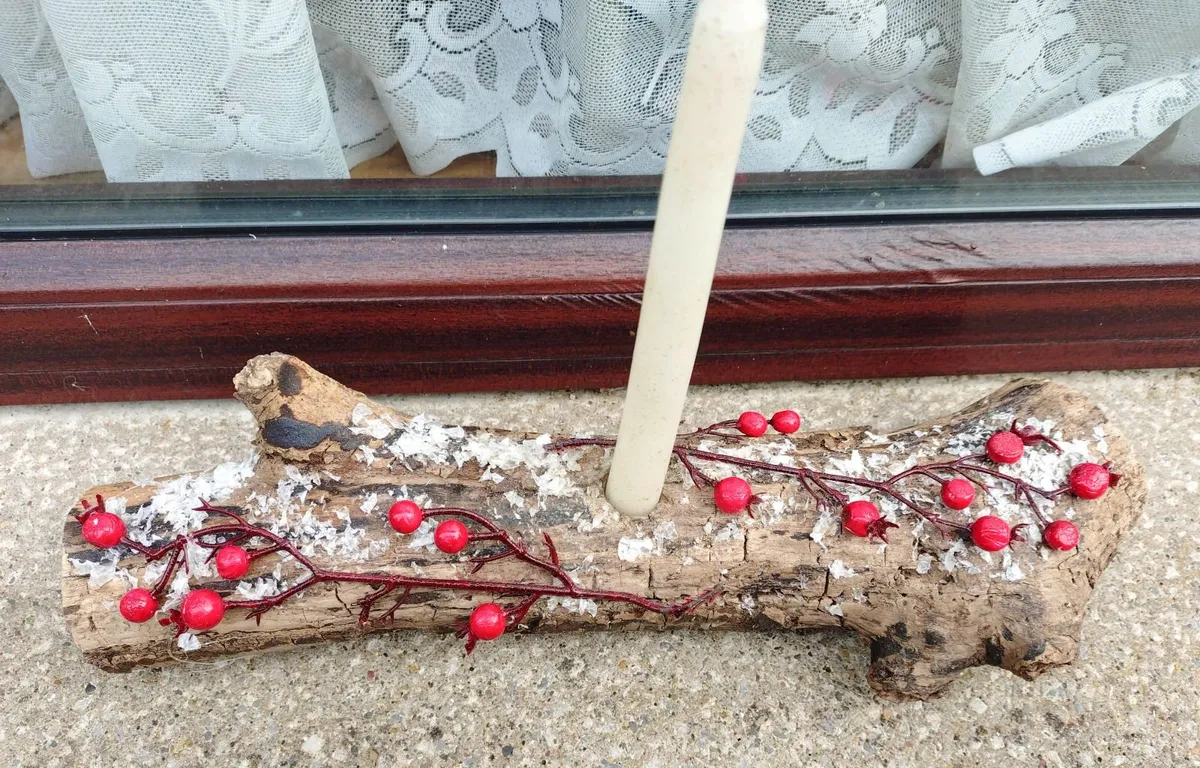 Lovely Timber Log Candle Holder With Candle. - Image 3