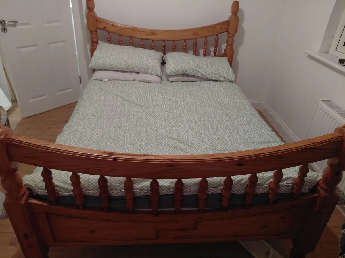 Double bed - Image 1