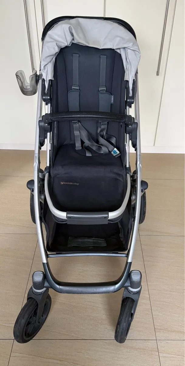 Uppababy Vista V2 Buggy and Cybex Car Seat Bundle - Image 1