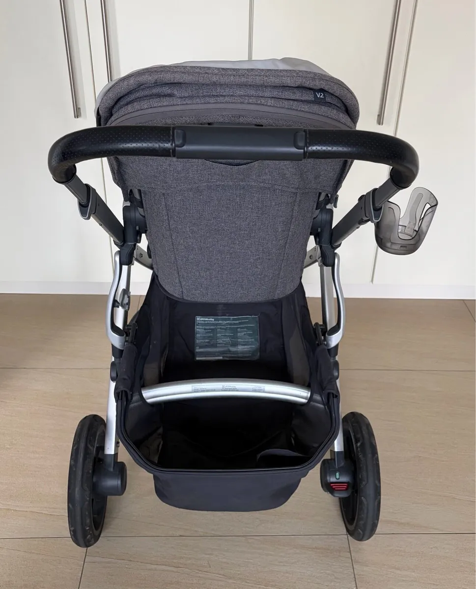 Uppababy Vista V2 Buggy and Cybex Car Seat Bundle - Image 2