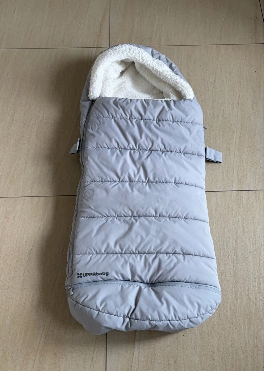 Uppababy Vista V2 Buggy and Cybex Car Seat Bundle - Image 3