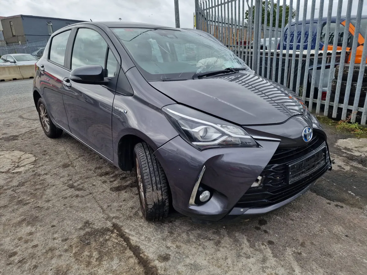 19 TOYOTA YARIS  1.5 HYBRID FOR BREAKING - Image 2
