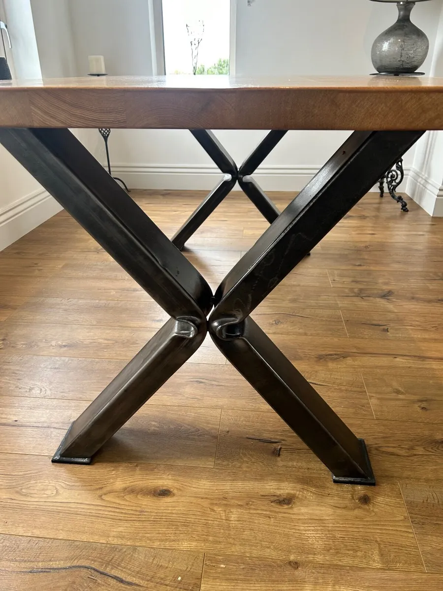 Solid oak dining table - Image 4