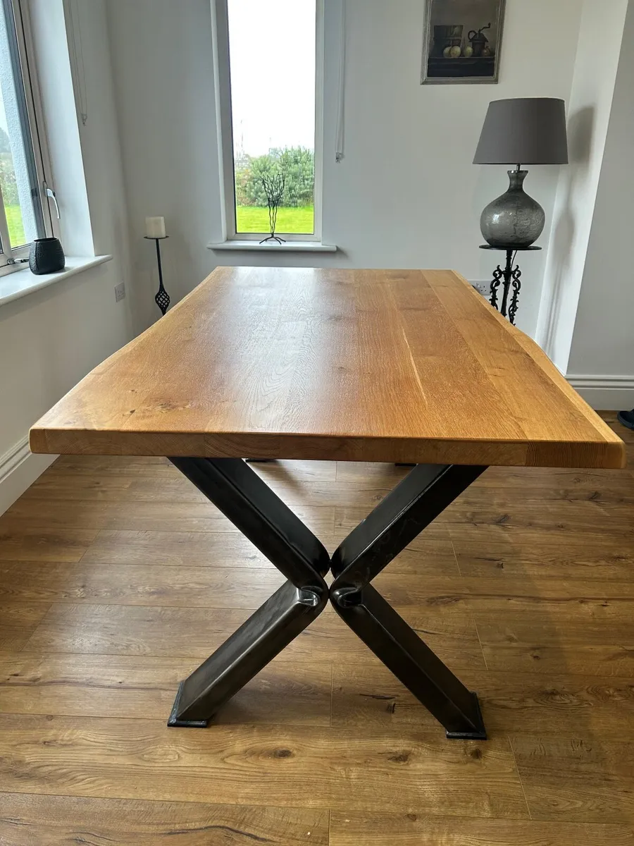 Solid oak dining table - Image 1
