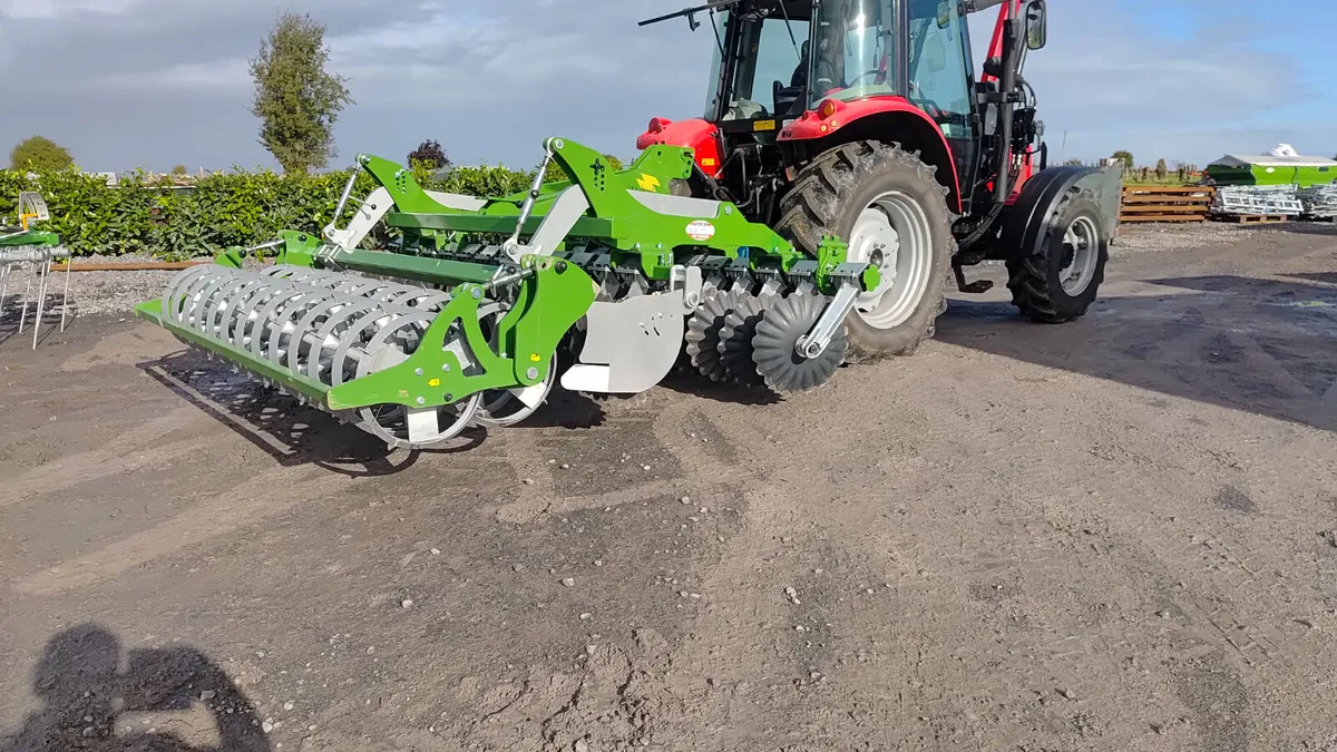 Tolmet fertiliser spreader - Image 3