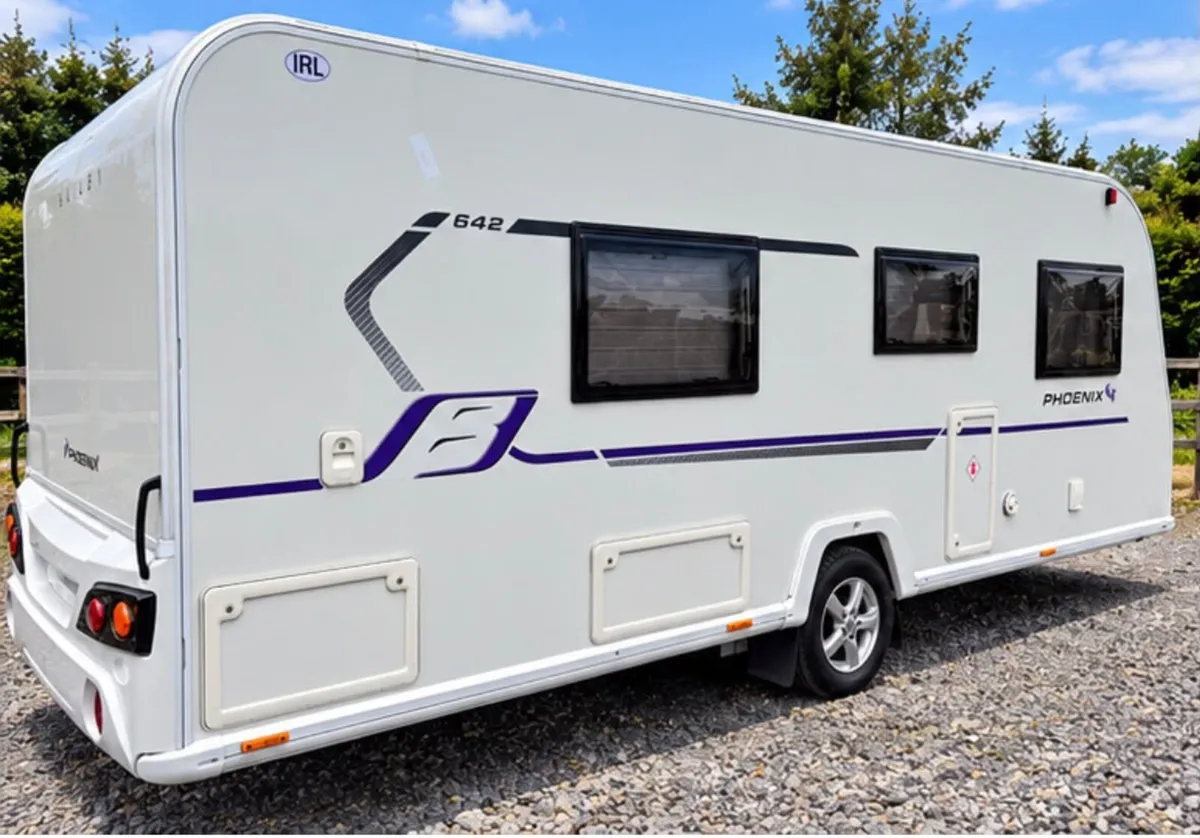 2019 bailey phonix 642 fixed single beds - Image 3