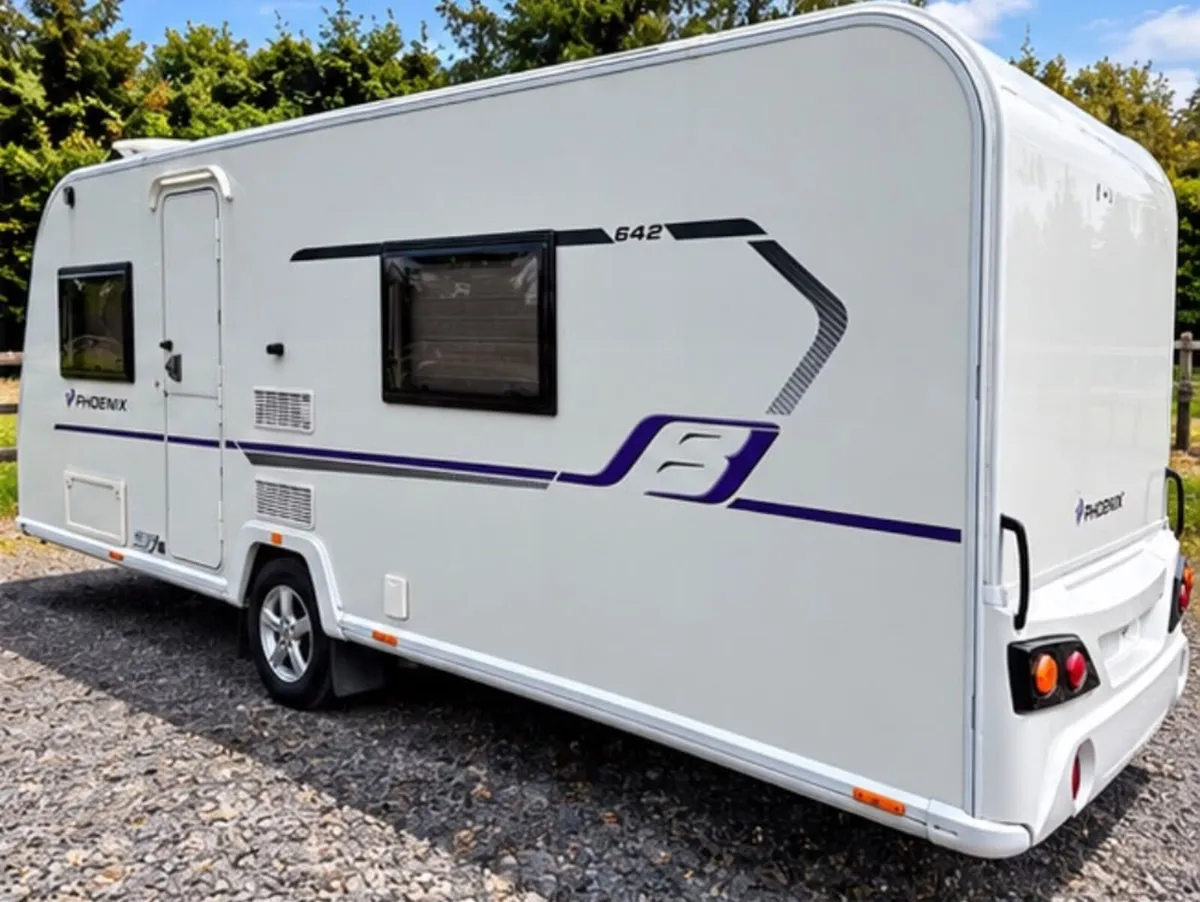2019 bailey phonix 642 fixed single beds - Image 2