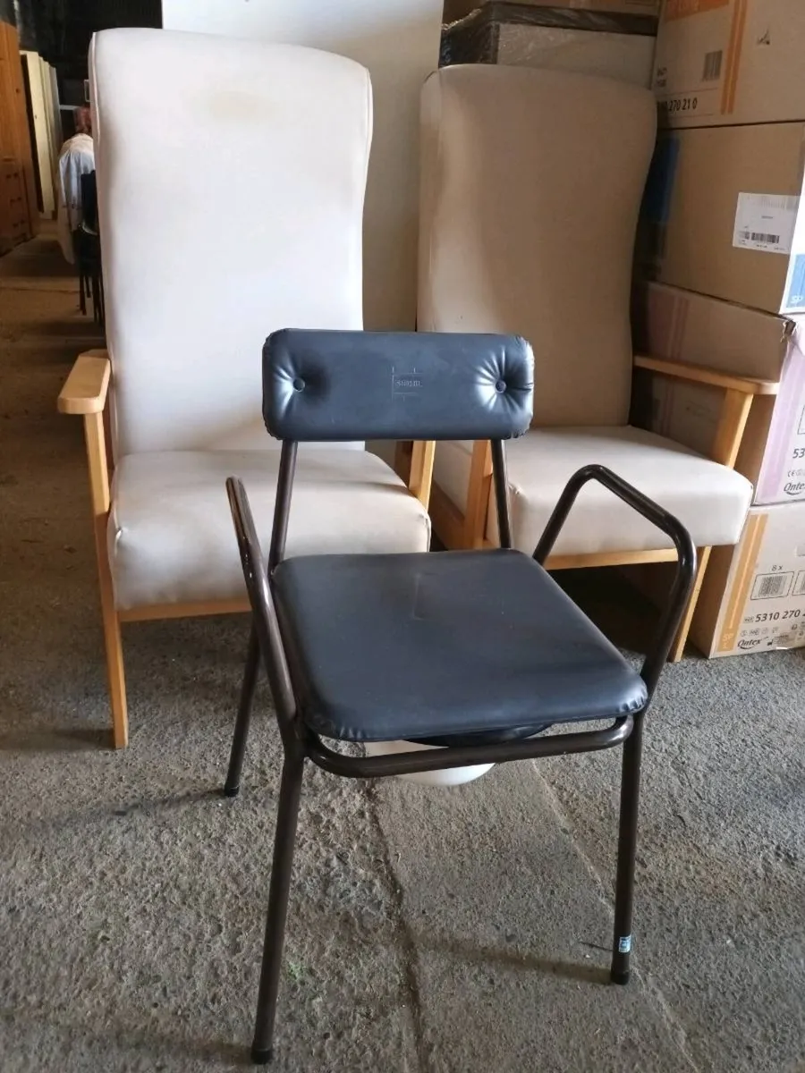 Commode - Image 1