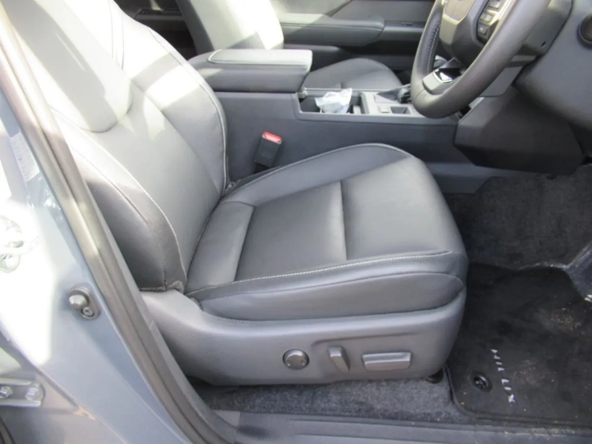 2.8 D-4D-h Invincible X Pickup Double Cab 4dr Dies - Image 3