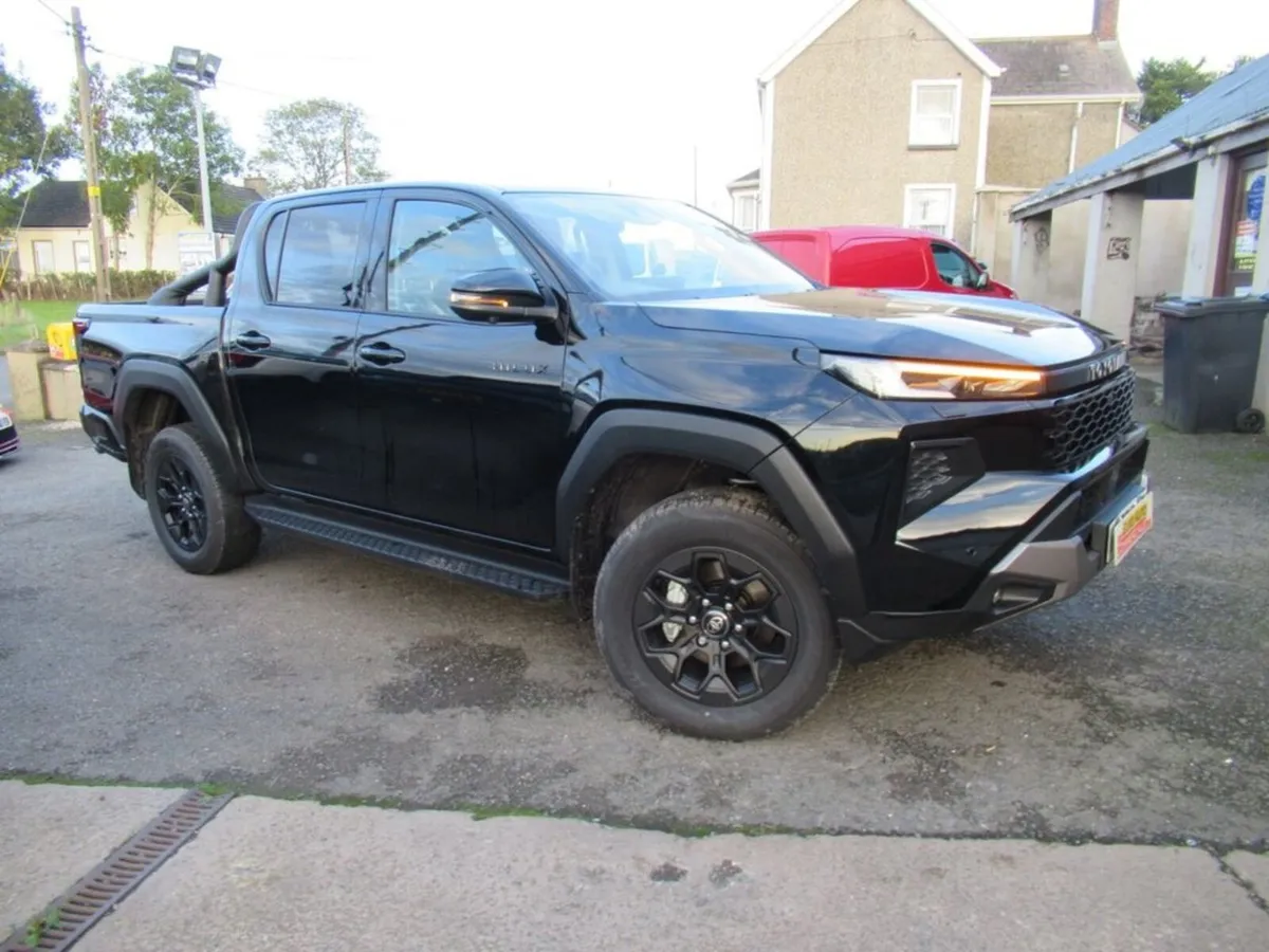 2.8 D-4D-h Invincible X Pickup Double Cab 4dr Dies - Image 1