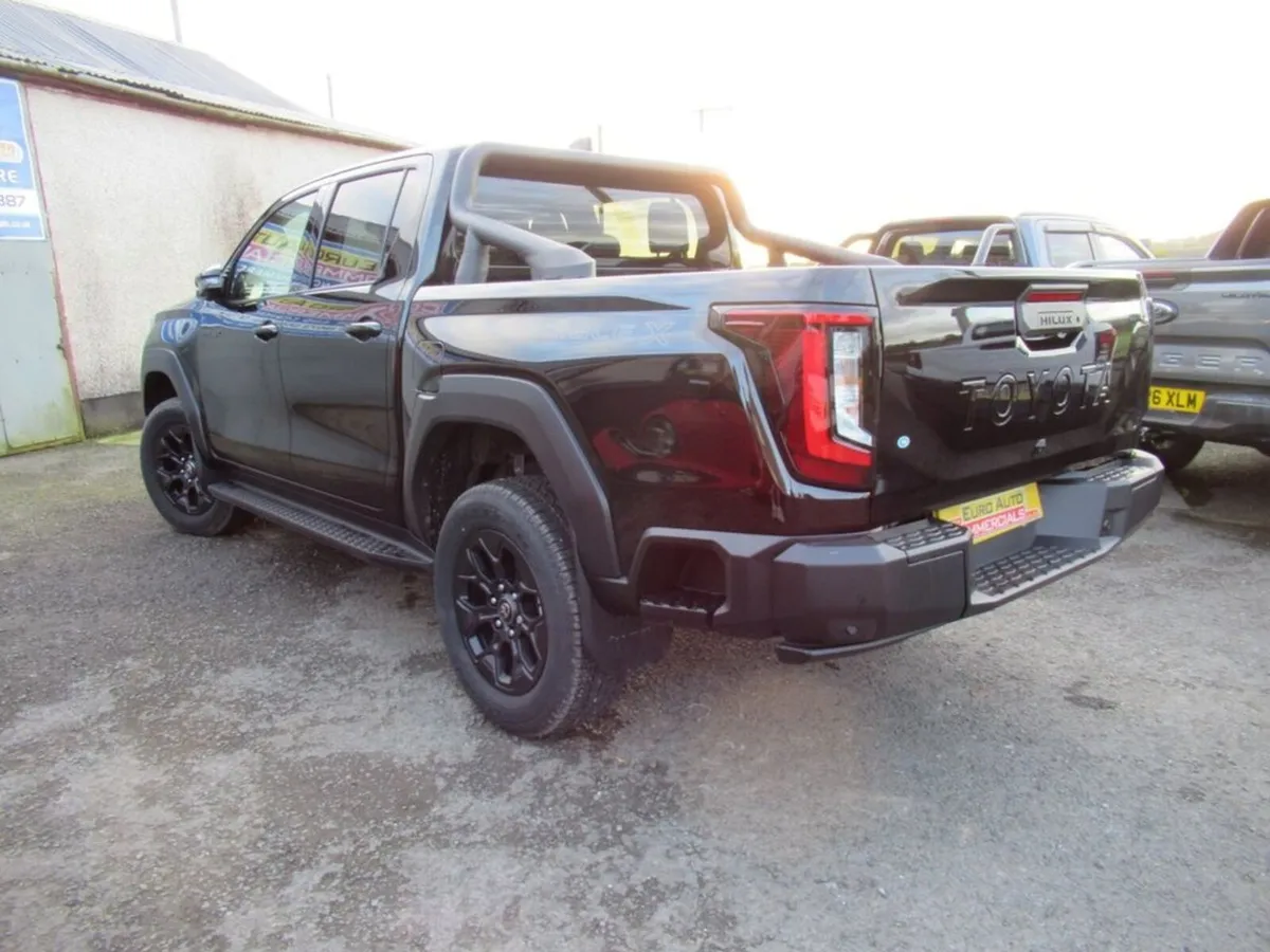 2.8 D-4D-h Invincible X Pickup Double Cab 4dr Dies - Image 2