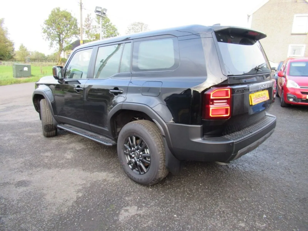 2.8D MHEV Panel Van 5dr Diesel Hybrid Auto 4WD LWB - Image 2
