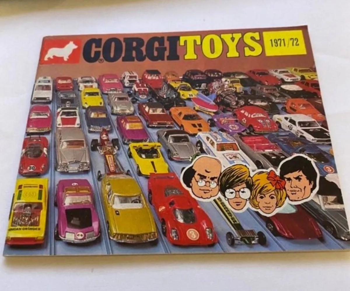OLD CORGI TOYS BOOK  1970S