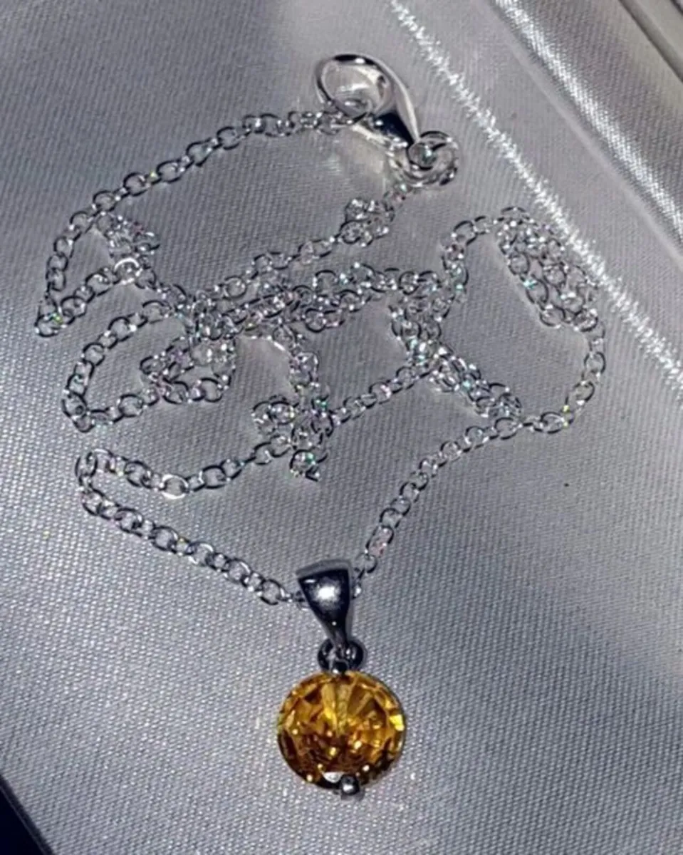 Vintage Silver/Gold Solitaire & Chain - Image 3