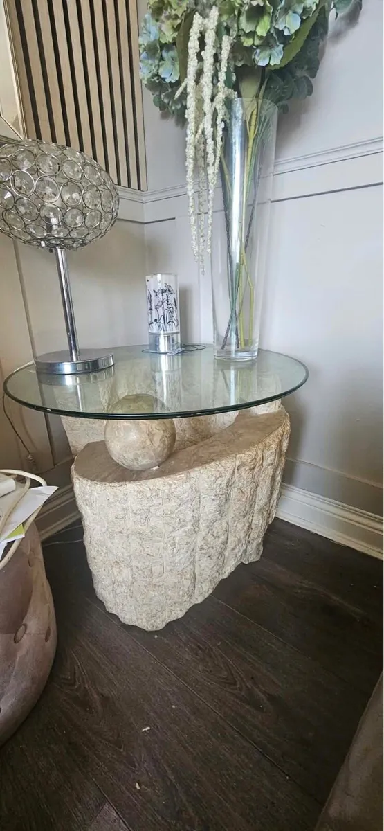 Sitting room table with matching side table - Image 1