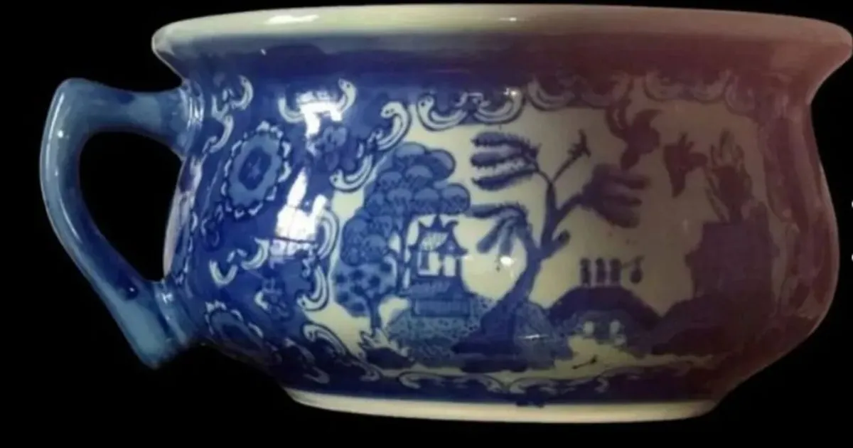 Antique Blue Willow Chamber Pot Pristine - Image 4