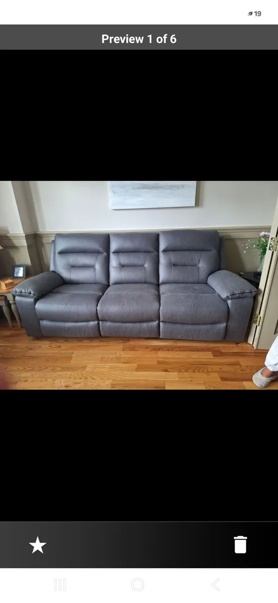 Suite of furniture - Image 1