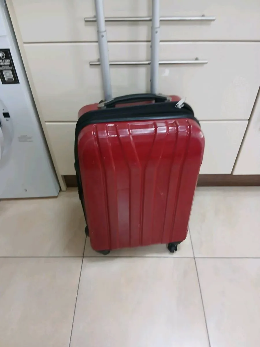 CABIN SIZE HARD TYPE SUITCASE 4 WHEELS - Image 1