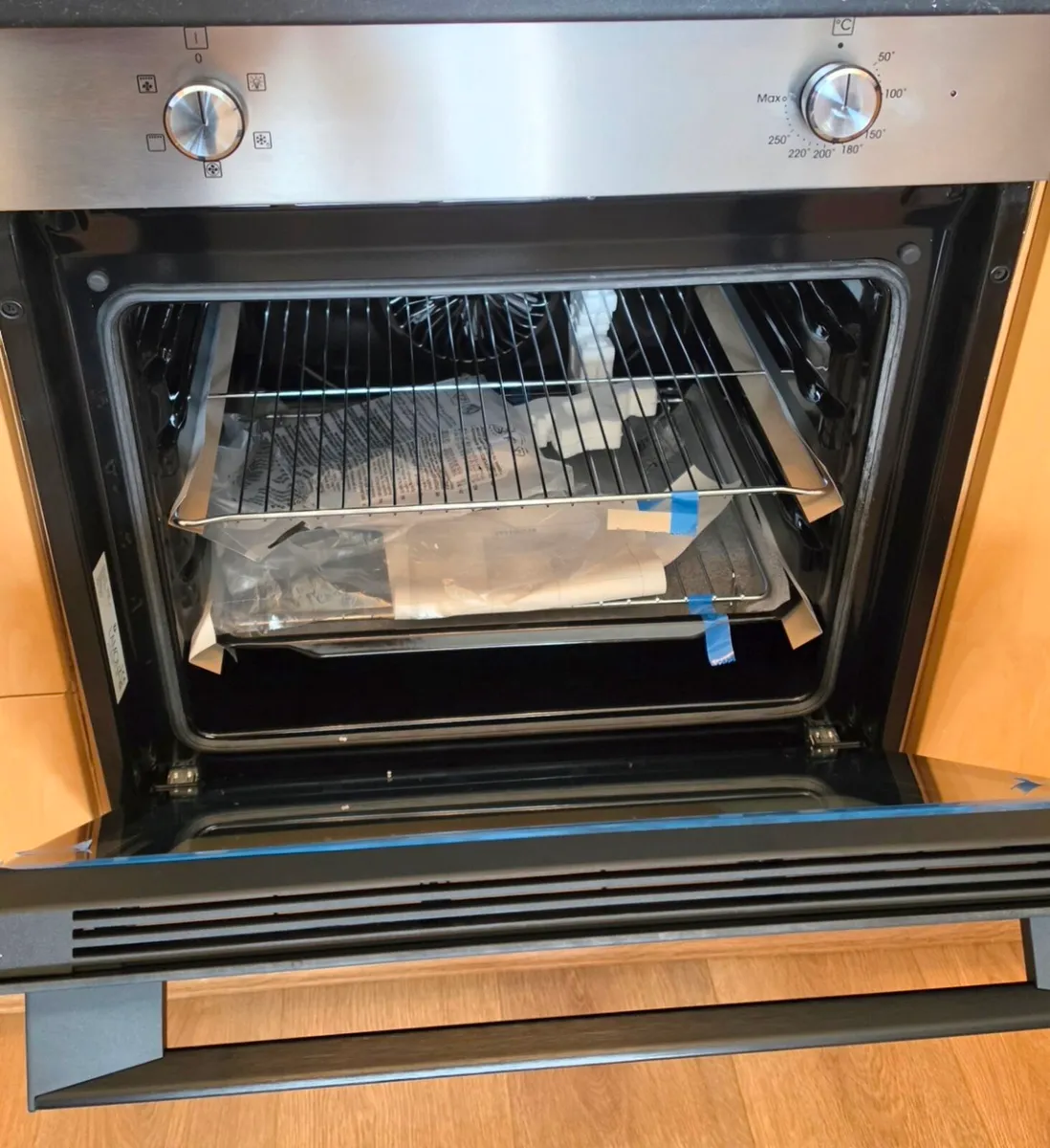 Brand New Lamona Built-In Oven - Never
Used - Image 2