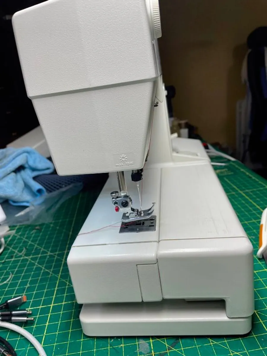 PFAFF Varimatic 6085 Sewing Machine - Just Serviced - Like New! - Image 2