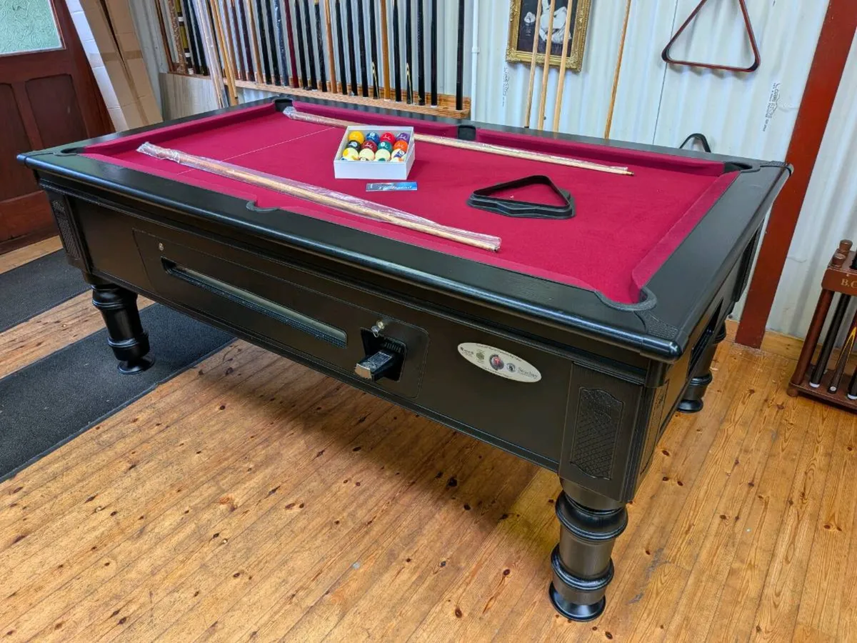 Pool table - Image 1