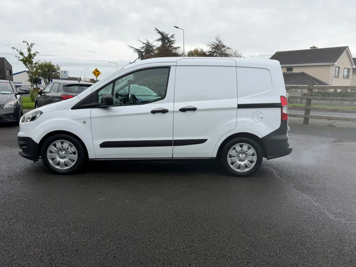 ABSOLUTELY IMMACULATE 2015 FORD TRANSIT - Image 4