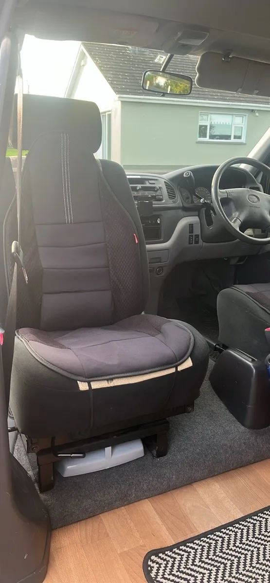 Toyota regius camper - Image 3