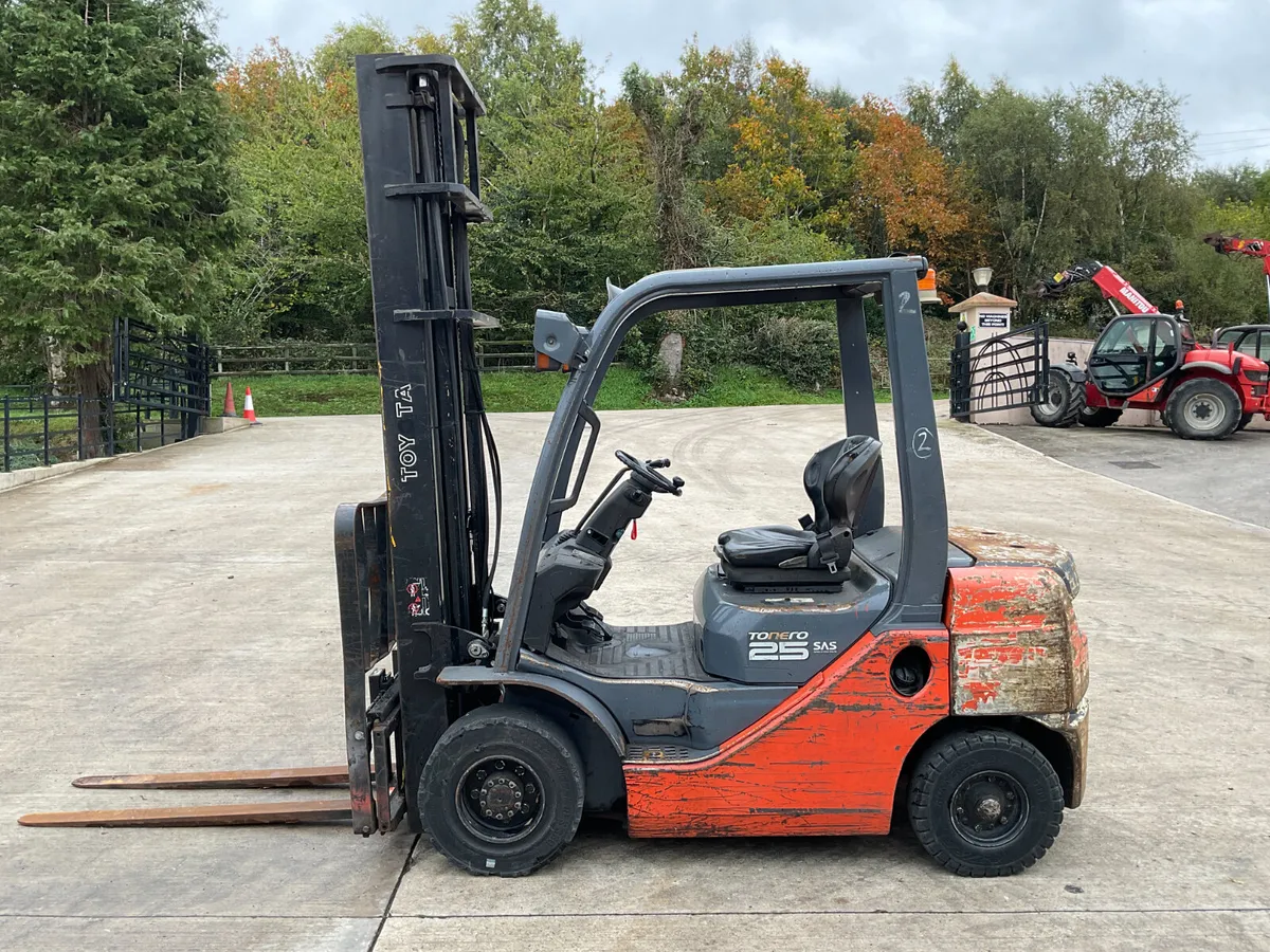 Toyota 02-8FDF25 Tonero - Image 1
