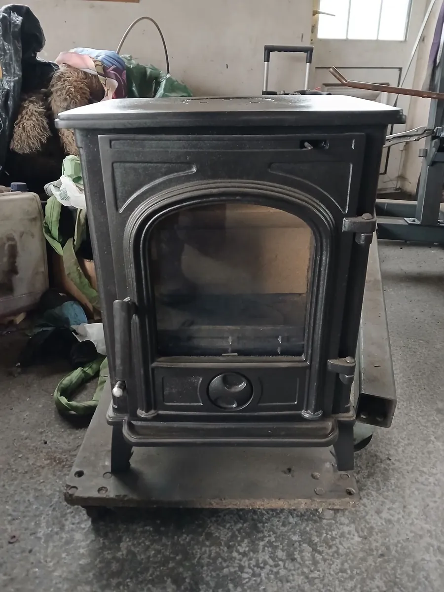 Henley 8 kw solid fuel stove. - Image 1