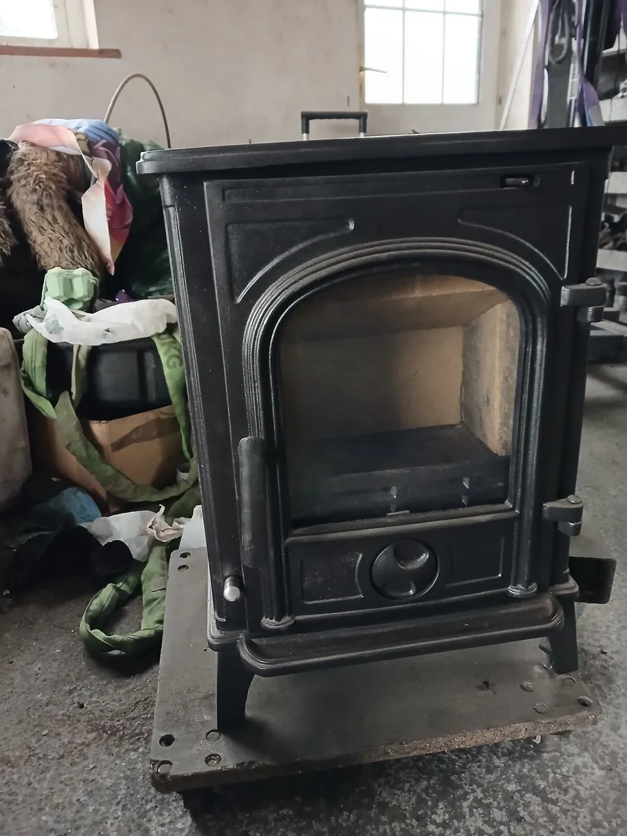 Henley 8 kw solid fuel stove. - Image 2