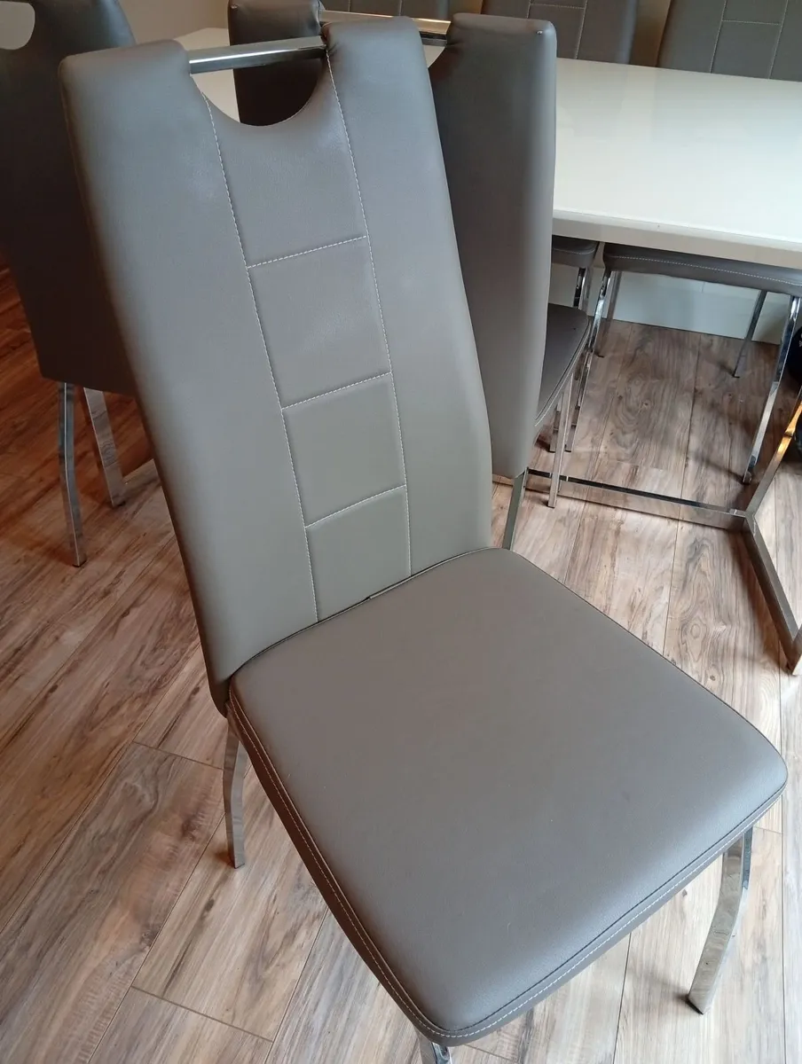 Table & 6 Chairs - Image 3