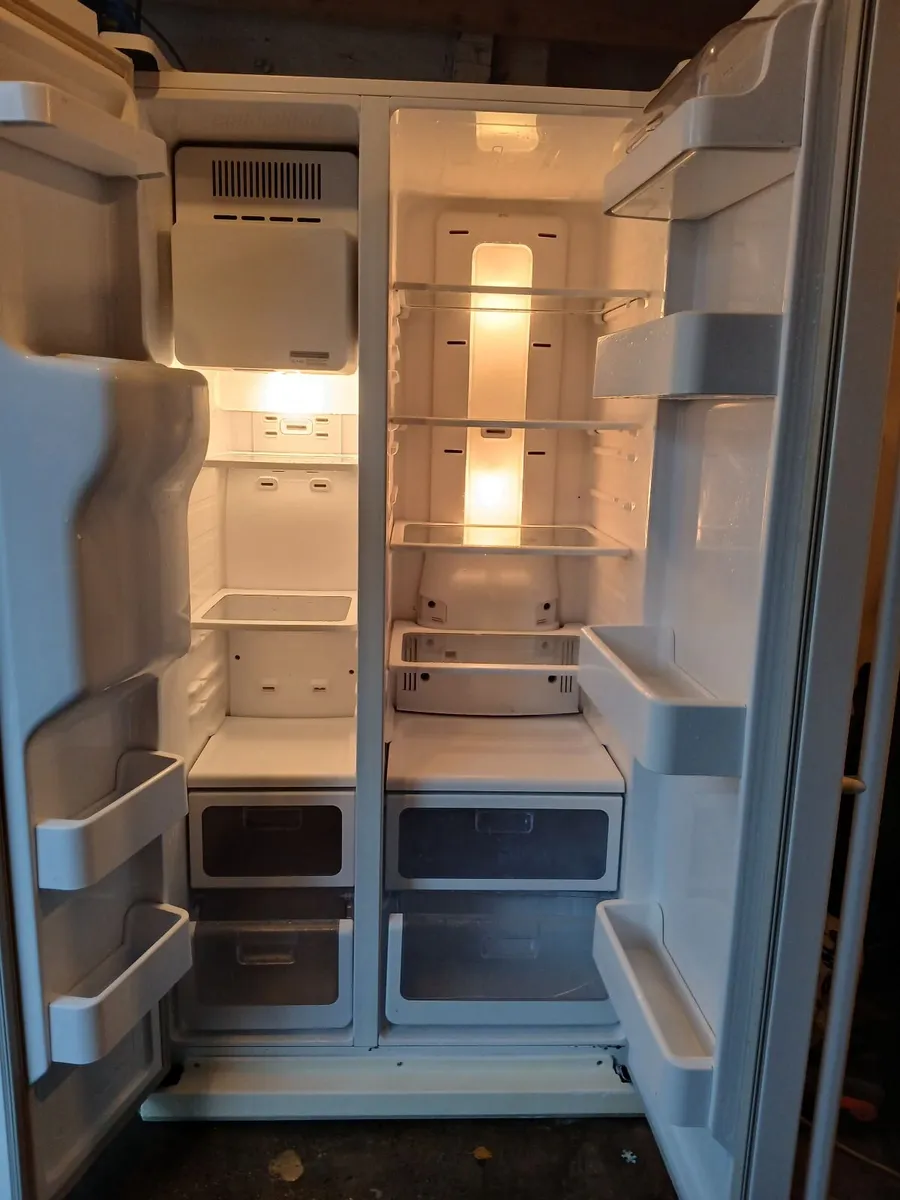SAMSUNG AMERICAN FRIDGE FREEZER - Image 3