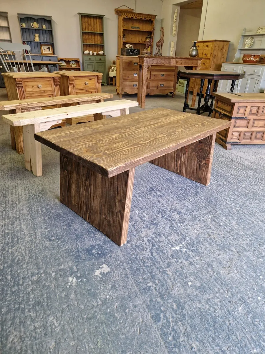 Reclaimed wood coffee table - Image 1