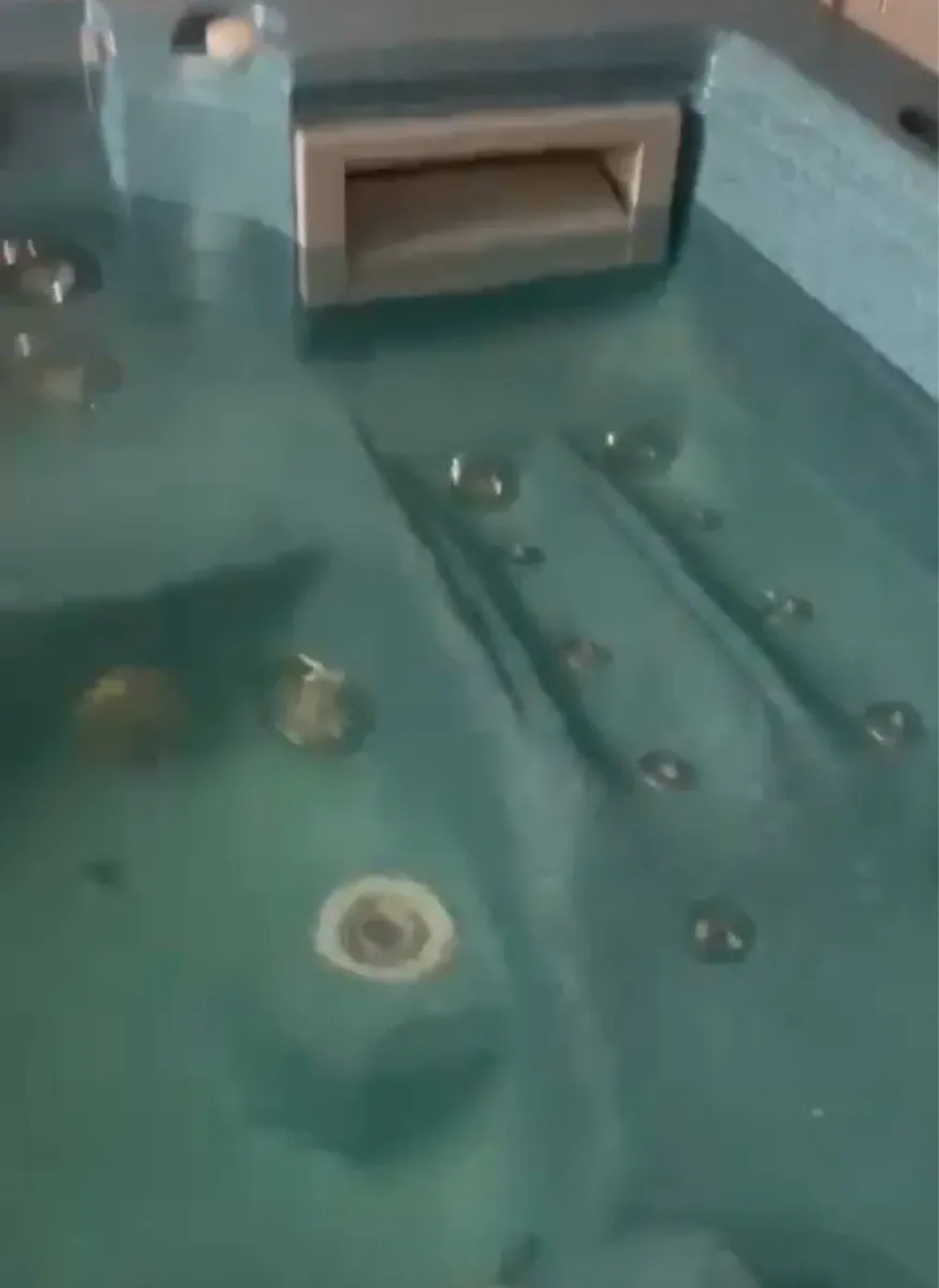 Hot Tub - Image 3