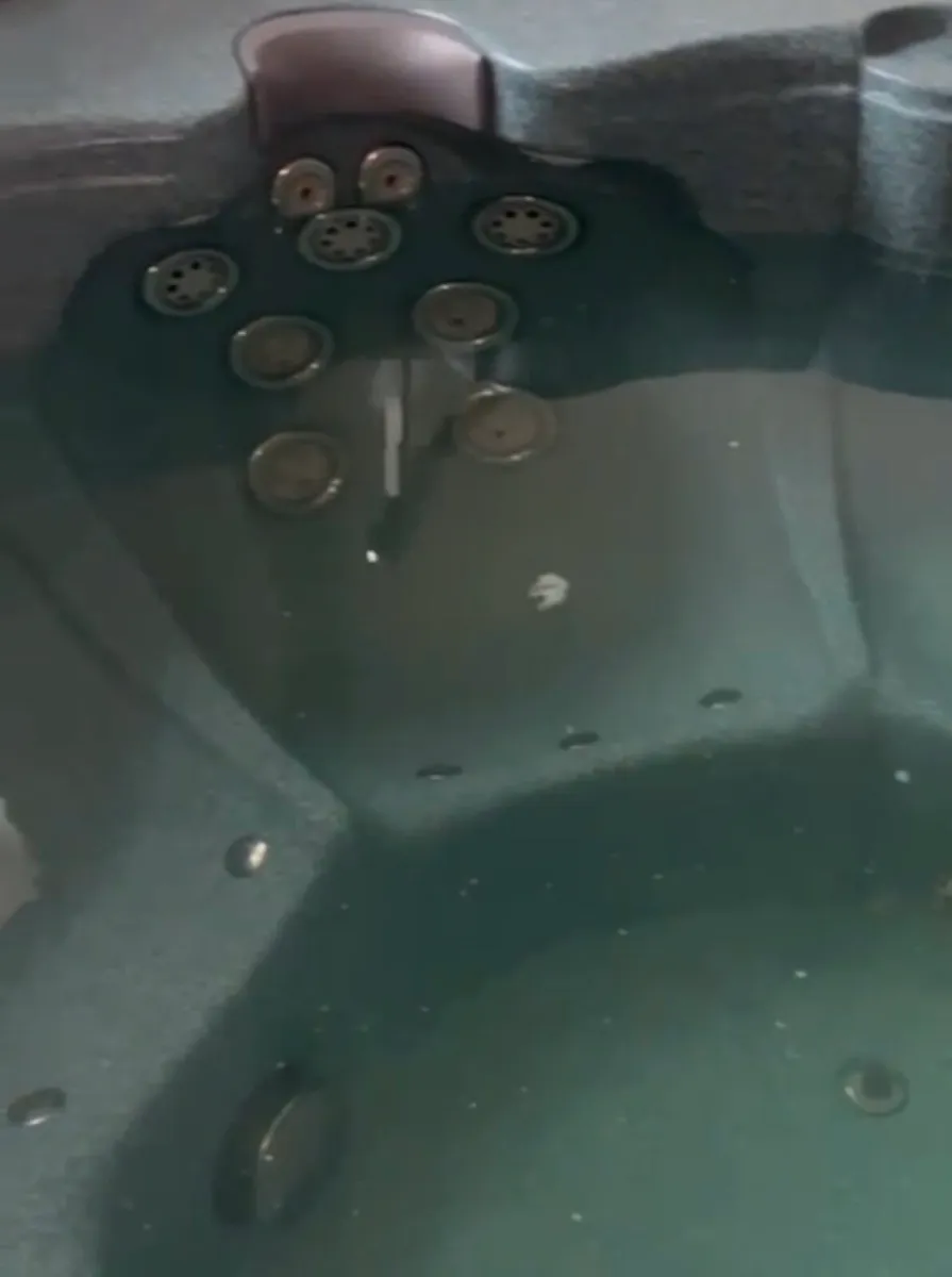 Hot Tub - Image 4