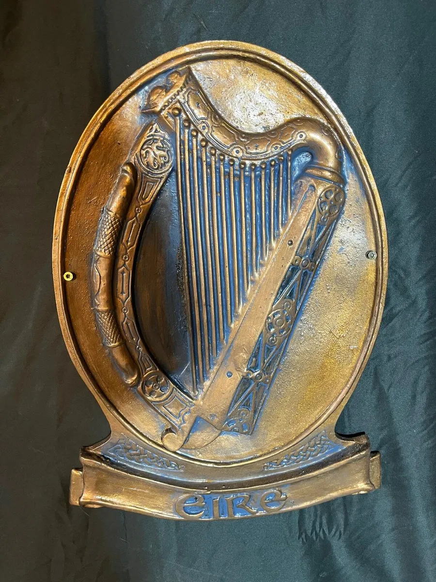 Crafted by Waterford artist Frank Hamm - Image 4