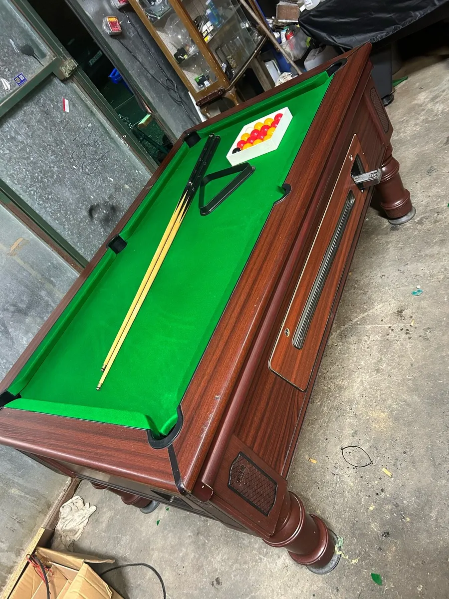 Pool table - Image 1