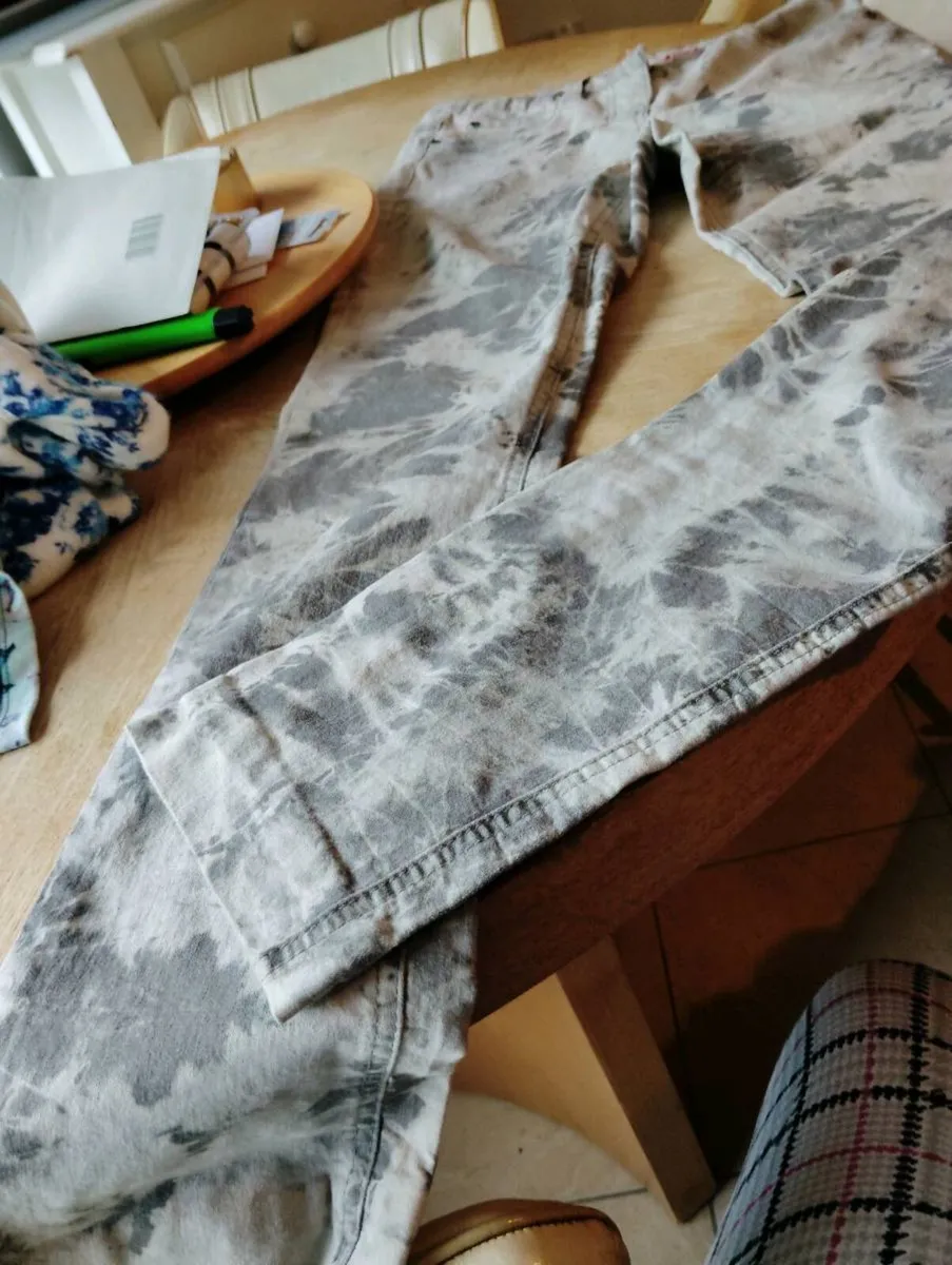 Clothes - Image 4
