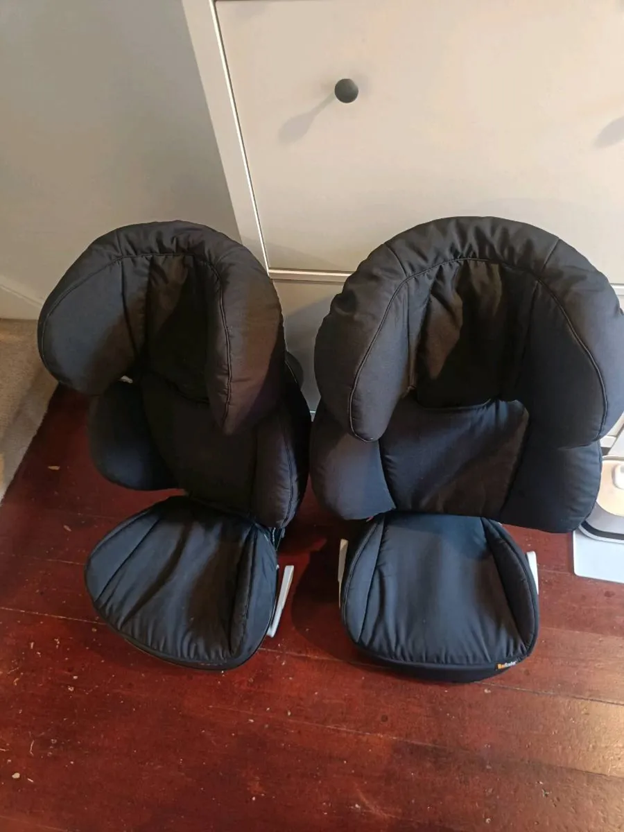 2x BeSafe car seats