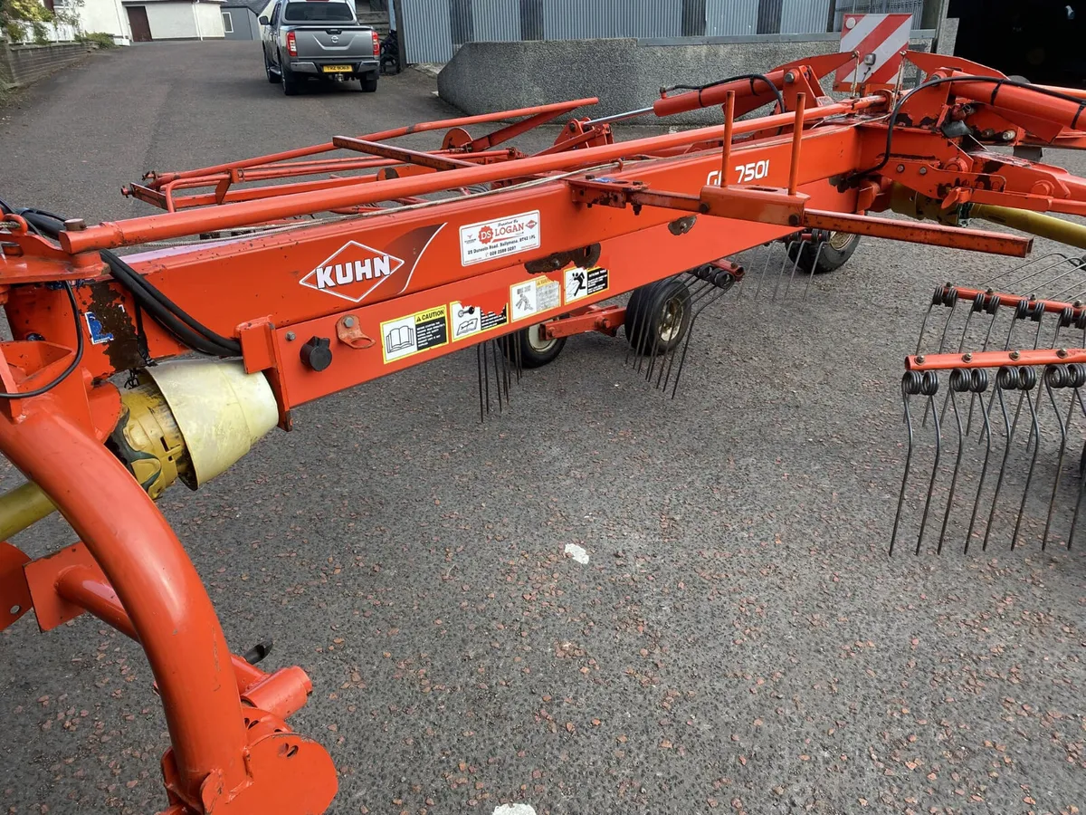 Kuhn GA7501 Twin Rotor Rake - Image 3