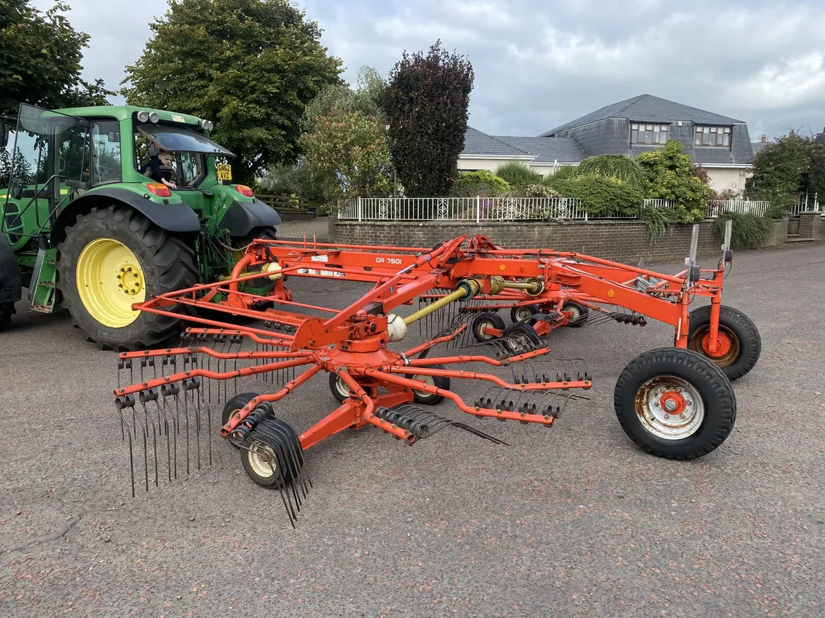 Kuhn GA7501 Twin Rotor Rake - Image 4