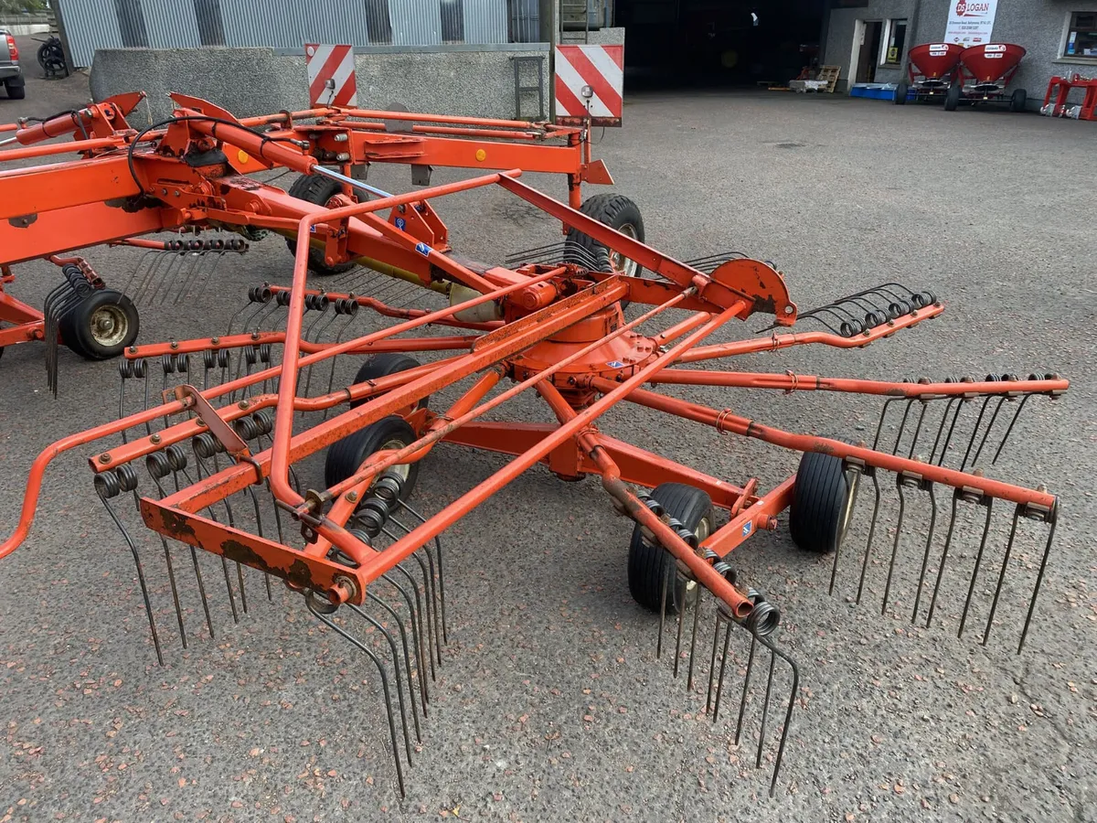 Kuhn GA7501 Twin Rotor Rake - Image 2