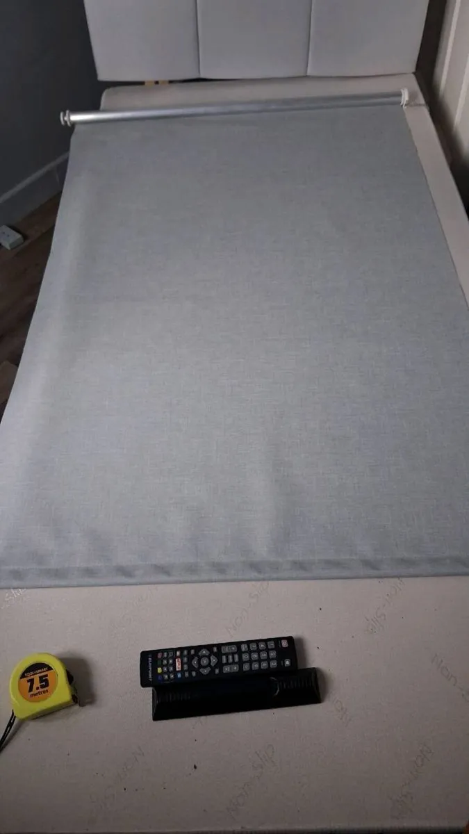 Smokey gray blind - Image 2